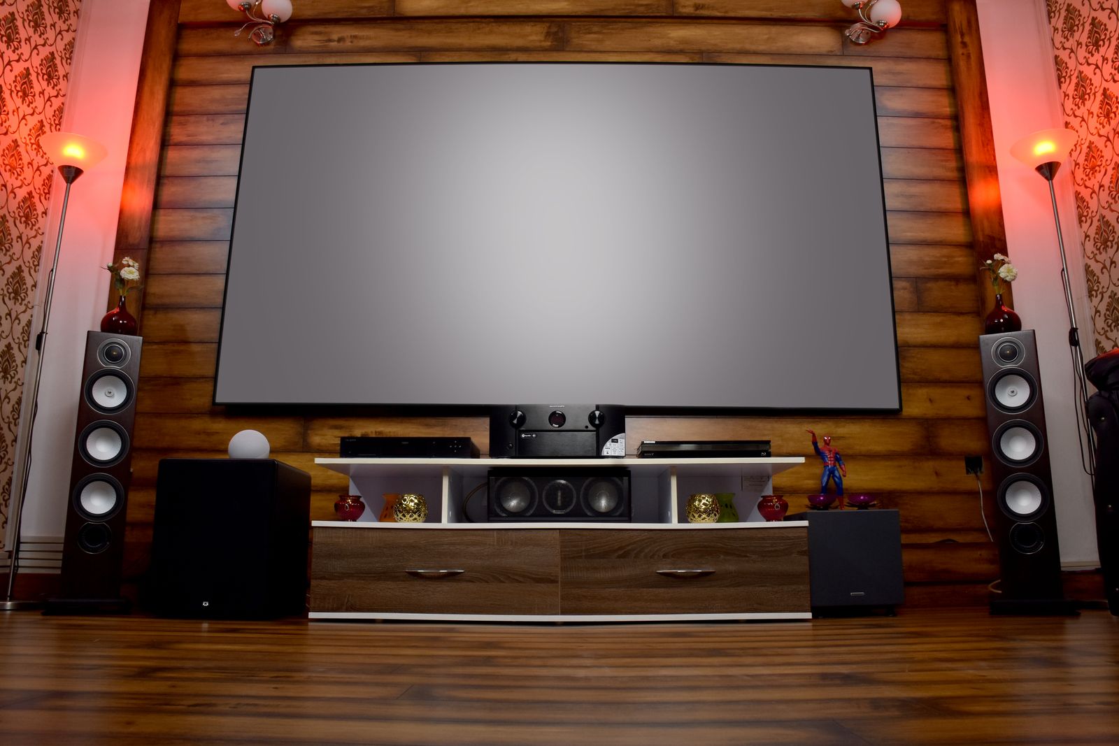 Epson 5,050UB Projector + Screen